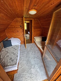 🏡 Zateplená chata na Ružinej – sauna, bazén, terasa, krb
Na 