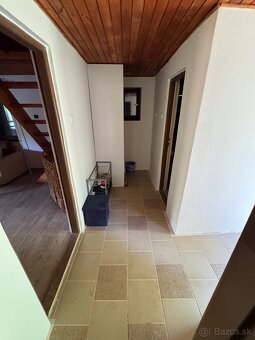🏡 Zateplená chata na Ružinej – sauna, bazén, terasa, krb
Na 