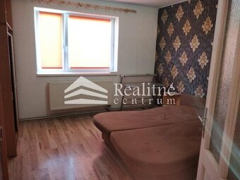 V Šuranoch predám samostatne stojaci RD s pozemkom. Dom má d