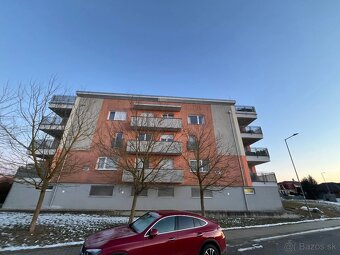 Ponúkame na prenájom pekný, útulný 2 izbový byt v bytovom ko