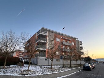 Ponúkame na prenájom pekný, útulný 2 izbový byt v bytovom ko