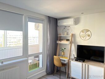 Ponúkam byt na prenájom. Nachádza sa na KVP. Byt má 28m. K b