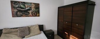 🏡 Prenájom izieb v 3-izbovom byte – Wokrova ulica 🏡
Ponúkame