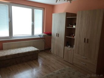 Ponúkame na predaj priestranný, čiastočne zrekonštruovaný 3 