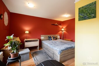 NA PREDAJ | 5-izbový byt so záhradou a samostatným vstupom, 