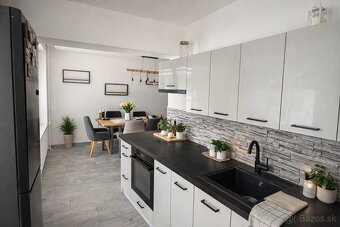 Cena je vrátane energii.
Ponúkame na prenájom kompletne zrek