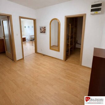 OSTREDKY | Ružinov | 2-izbový byt 60 m² | loggia | parkovani
