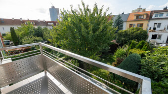 Ponúkame exkluzívne na predaj nadštandardný, kompletne zreko