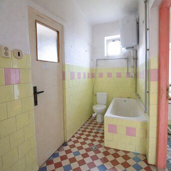 Ponúkame na predaj 3 izbový rodinný dom v obci Dubník. Nehnu