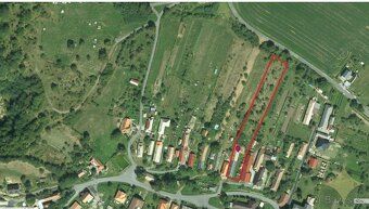Ponúkame na predaj priestrannú kamennú chalupu s vyše 30 áro
