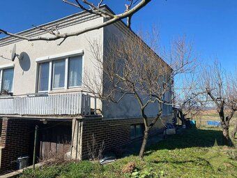 Ponúkame Vám na predaj priestranný rodinný dom v obci Kosihy