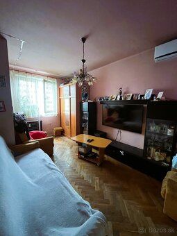 Ponúkame Vám na predaj tento slnečný 3 izbový byt s loggiou 
