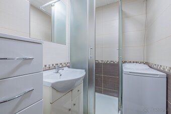 Ponúkam na prenájom 1‑izbový byt na Sekčove.Byt sa nachádza 