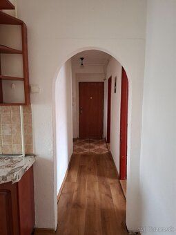 Predám dvoj izbový byt v Snine na Palarikovej ulici č.1614 R