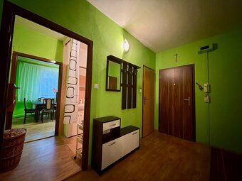 Ponúkame na predaj veľký 3-izbový byt nachádzajúci sa na Ale