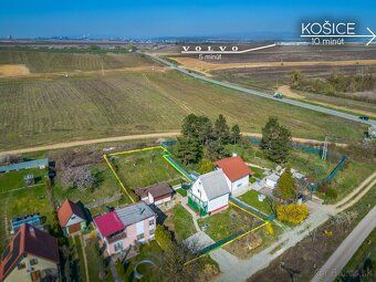 Ponúkame na predaj krásny, celoročne obývateľný 3-podlažný d