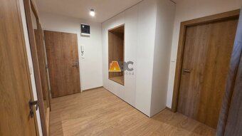 Ponúkame na prenájom priestranný (82,7 m²), kompletne a luxu