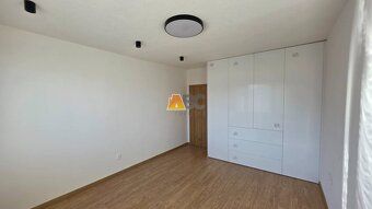 Ponúkame na prenájom priestranný (82,7 m²), kompletne a luxu