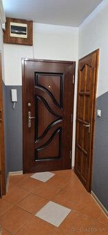Ponúkame Vám na prenájom svetlý, pekný 3 izbový byt vo vyhľa