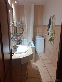 Predám 3 izbový byt 65 m2 + 2x loggia + pivnica, po staršej 