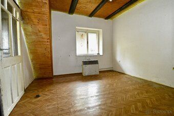Ponúkame na predaj rodinný dom, ktorý je vďaka svojej polohe
