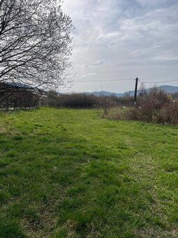 Ponúkame na predaj slnečný a rovinatý pozemok (parcela č. 10