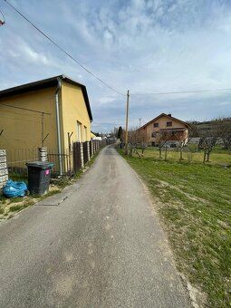 Ponúkame na predaj slnečný a rovinatý pozemok (parcela č. 10