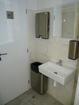 Tel: 0908 715 715, Ponúkam na predaj budovu s dvomi reštaura