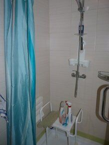 Tel: 0908 715 715, Ponúkam na predaj 4 izbový poschodový rod