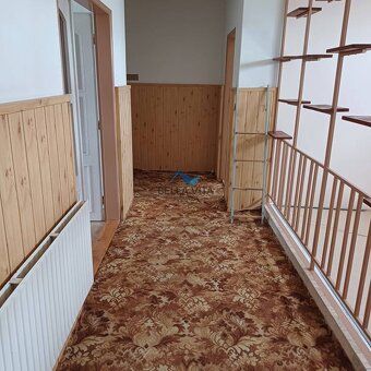 Ponúkame na predaj VEĽKÝ poschodový dom s plochou strechou n