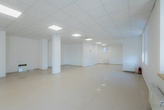Ponúkame na prenájom atraktívny obchodný priestor v apartmán