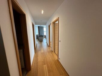 Popis • 4izbový byt v novostavbe • Prekrásny výhľad na celé 