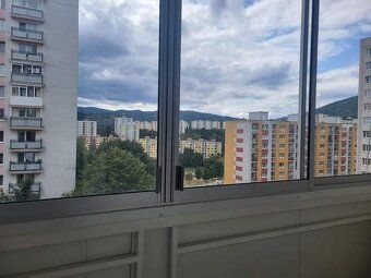 Ponúkame na prenájom 1 izbu v 3-izbovom byte na Ulici Strážo