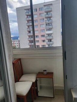 Ponúkame na prenájom 1 izbu v 3-izbovom byte na Ulici Strážo