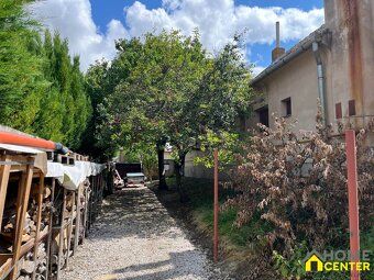 NA PREDAJ: Rodinný dom s rozľahlým pozemkom /cca 3000 m²/ a 