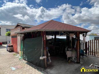 NA PREDAJ: Rodinný dom s rozľahlým pozemkom /cca 3000 m²/ a 