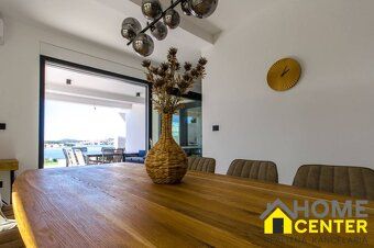 Realitná kancelária HOME CENTER ponúka na predaj krásnu novo
