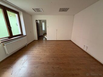 Pekné bývanie realitná kancelária ponúka na trvalý prenájom 
