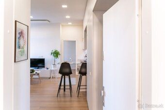 Vo výhradnom zastúpení majiteľa ponúkame na prenájom 2,5 izb
