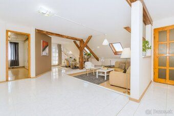 2 BYTY v rodinnom dome na predaj ! Na predaj viac-izbový rod
