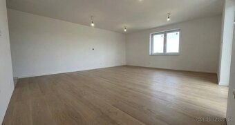 Ponúkame na predaj Moderný 4-izbový bungalov 109 m² na pozem
