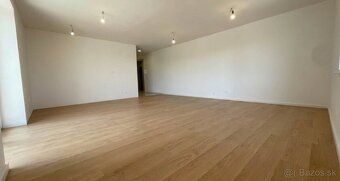 Ponúkame na predaj Moderný 4-izbový bungalov 109 m² na pozem