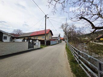 Ponúkame na predaj menší rodinný domček nachádzajúci sa v ti
