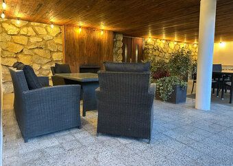 Popis • 2 izbový byt v dome so 6 bytmi • úžitk. plocha 54m2 