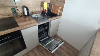 1 izbový byt na 2. poschodí blízko k OC Central . Byt je pre