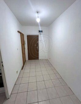 Ponúkame Vám na predaj priestranný 2-izbový byt nachádzajúci