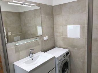 Krásny, veľký 3-izb.byt 85m2 pri Klientskom centre Ide o 3-i
