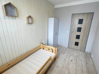 Predám zariadený 3-izbový byt 64 m2 + 5 m2 lodžia na ulici J