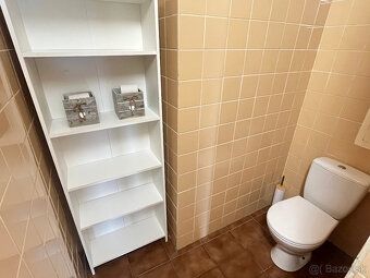 Predám zariadený 3-izbový byt 64 m2 + 5 m2 lodžia na ulici J