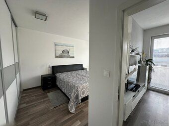 Prenajmeme slnečný 2 izbový 54 m2 byt s balkónom, nefajčiars